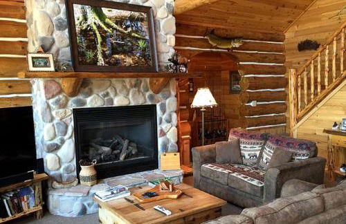 English Lake Escape -Custom Waterfront Log Cabin in Chequamegon National Forest - Foto 2