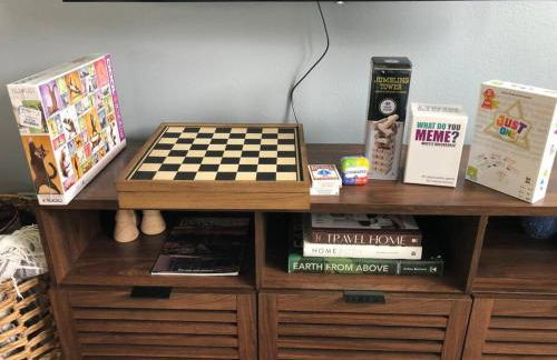 Spacious Retreat with guest house, game room, parking in N Tacoma - Foto 6