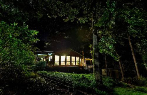 Lakefront 3BR with Bunkhouse and Kayaks, Rowboat Included - Foto 10