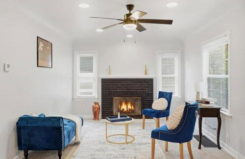 The Sunset Getaway, Modern 3BR w Deck Minutes from I-65, Fenced Yard - Foto 1