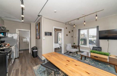 Downtown 2 Bedroom Apartment - Free Parking - Foto 2