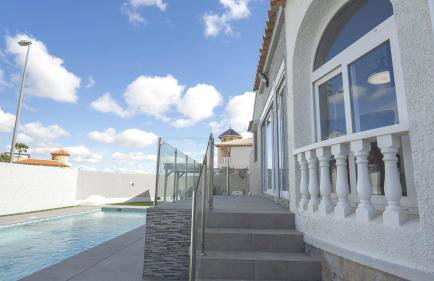 Modern Detached 4 Bed 3 Bath Villa with private pool close to all amenities - Foto 41