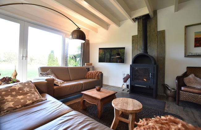 Alluring Holiday Home in Reutum-Weerselo with Hot Tub - Foto 9