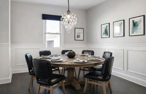 Spacious 5-Bedroom Retreat in Forest Park - Foto 17