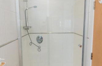 Stylish 2-Bed Apartment, City Centre Gem, 1 min walk to Train Station, Free parking - Foto 23