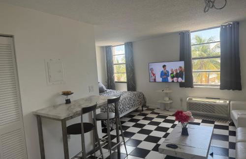 Large Studio Apartment Best Location in South Beach! - Foto 8