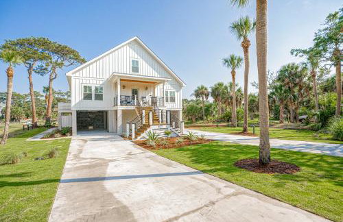 NEW LISTING Six Bedrooms - Private Dock - Steps to the Beach - Sleeps 14 - Foto 62