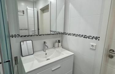 Familienfreundliche geräumige Design-Wohnung mit Balkon im Zentrum - APOLONIAliving - Foto 15