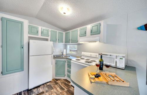 Lake Placid Home Boat Parking and Clubhouse Access by RedAwning - Foto 22