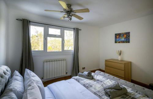 Stylish 3-Bed Home with Garden, Pet Friendly - Foto 13