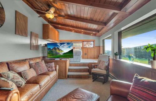 The Eagles Nest, Couples Escape - Hot Tub & Views! - Foto 48