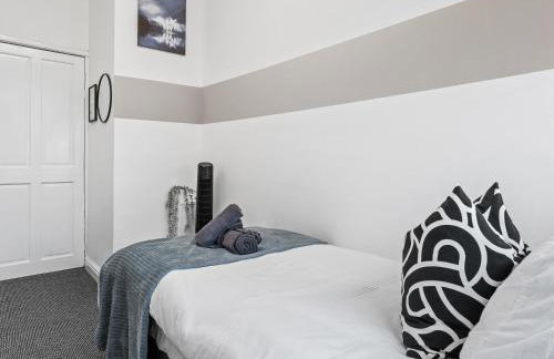 Crew Quarters - Your Ideal Stay in Bury - Photo 35