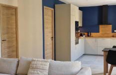 SUPERBE APPARTEMENT porte de la Cité Médiévale à SOMMIERES entièrement rénové très bien équipé 6 pers balcon clim parking privé devant - Foto 2