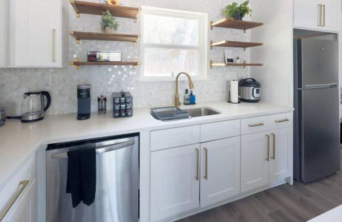 Manchaca 4 bedroom sleeps 10 Pool and Hot tub - Photo 7