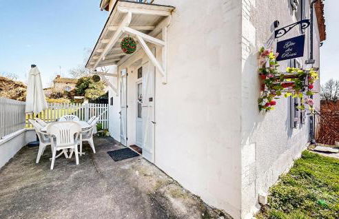 2 Bedroom Cozy Home In Oradour-Fanais - Foto 1