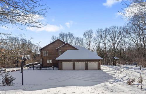 Secluded 9BR Getaway, Pool, Hot Tub & Huge Deck - Foto 47