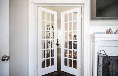 West High 3BR Private Backyard Petersburg Gem - Foto 13