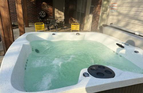 Frisco Escape Oasis Home w/Spa - Foto 36