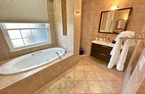 Luxurious Getaway Pool Hot Tub Theater Gym Outdoor Kitchen BBQ 2 Miles to Disney - Foto 29