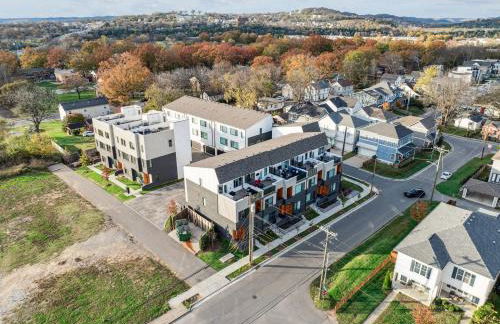 Private Home with Rooftop Game Room near Downtown - Foto 74