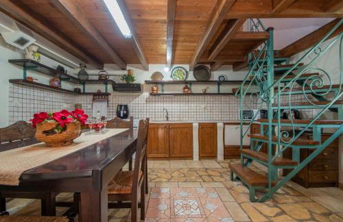 Gioia Traditional House - Photo 41