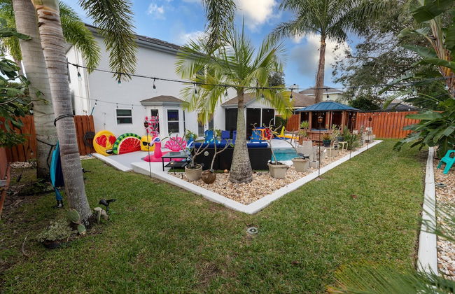 Gorgeous Urban Oasis W/hot Tub, Heated Pool And Private Movie Theater 3 Bedroom Home by RedAwning - Foto 52