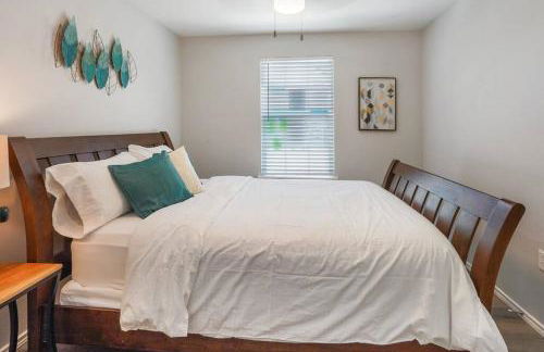 Cozy Two Bedroom Home Minutes from Downtown! - Foto 4