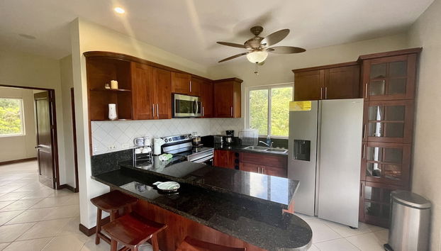 La Torre: Poolside Condo with Scenic Views by RedAwning - Foto 5, Cocina privada