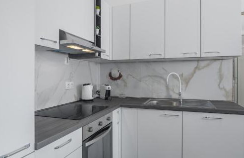 2 Bedroom Lovely Apartment In Nova Vas - Foto 18