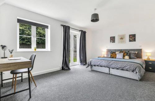 Comfortable 3-Bed Dormer Bungalow Family & Business Friendly - Photo 30