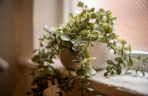 Modern 3 bedroom House - Parking - Sleeps 6 - Foto 9