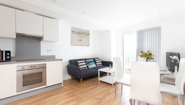 Skyvillion - Tower Point Enfield 1bed With Balcony - Photo 4