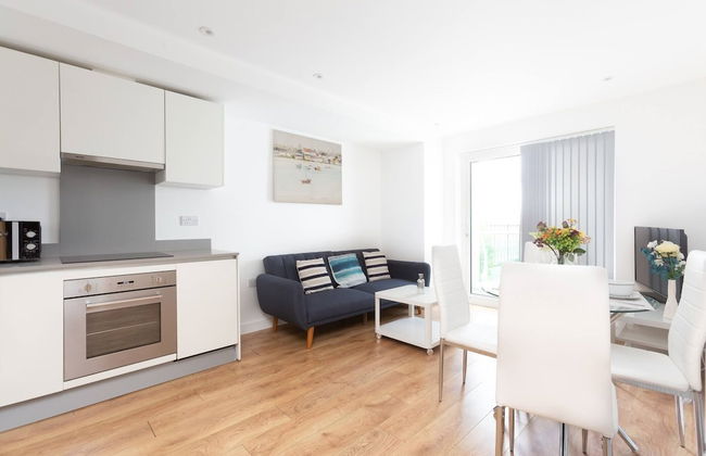 Skyvillion - Tower Point Enfield 1bed With Balcony - Photo 4