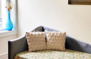 Stunning Sea Bright Home, 1 Block to Beach! - Foto 2