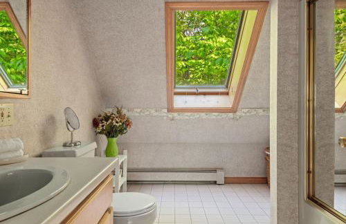 The Tipsy Moose, Ayuh Lakeside Lodge - Photo 38