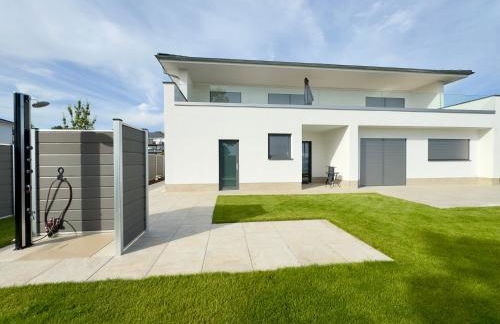 luxuriöse Villa Möwengeflüster - 220qm große Ferienwohnung für bis zu 8 Gästen mit Sauna direkt am Goitzschesee - Foto 1