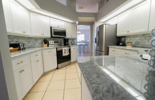 Spacious 4-bedroom 2-bath Abode - Foto 28