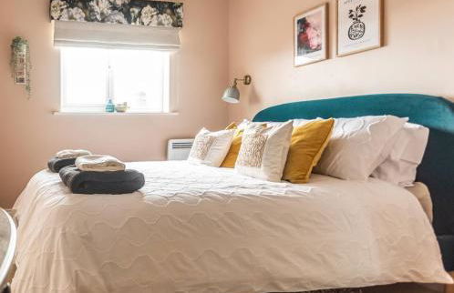 Chic, immaculate Warwick apartment sleeps 4,2 bathrooms, free private parking, easy walk to Warwick, canal-side pub on doorstep - perfect for family breaks, the races or work stays - Foto 5