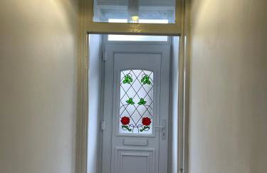 Neath, South Wales Getaway - 4 Bedroom Home -7 Guests - Free Parking - Foto 20