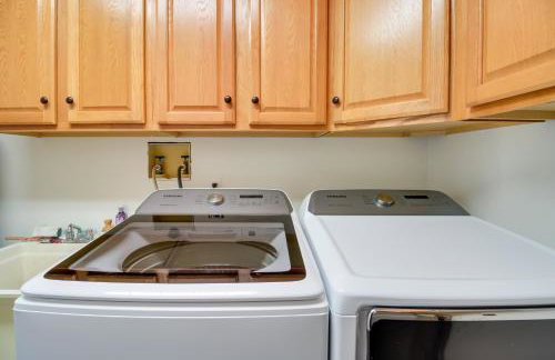 Lakefront Sunburg Vacation Rental with Boat Dock! - Foto 28