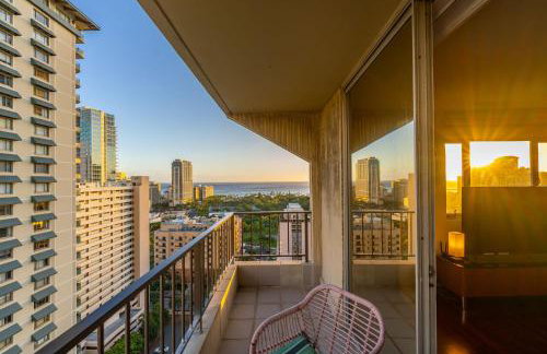 Honu Hale Penthouse 2 BDR Ocean View Waikiki - Photo 60