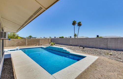 Golfers Oasis! 55 and Sun City West Retreat with Pool - Foto 26