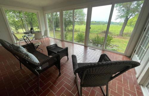 ~ The Cozy Farmhouse ~ | Sleeps 10+ | Farm Views - Foto 23