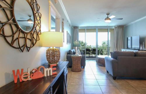 Gorgeous Overlooks The Courtyard in Classic Coastal Style Waterscape C400 - Foto 13