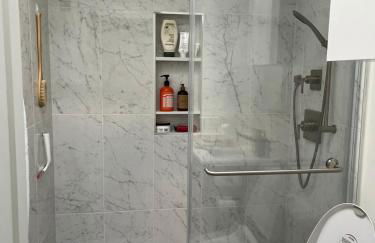 Upscale 3BR I Walk Score 99 I Metro I Free Parking - Foto 12