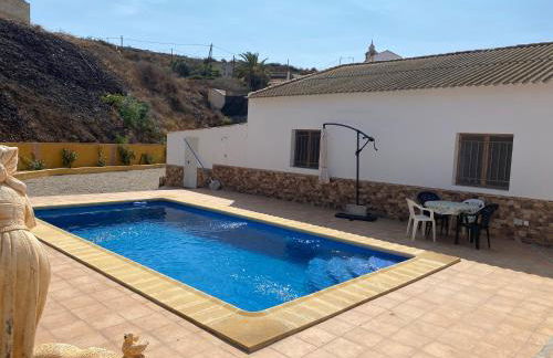 Chalet con piscina privada de 4 dormitorios Las Herrerias -cerca de Vera Playa- - Foto 10