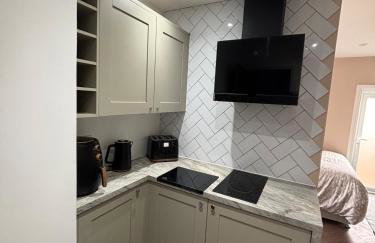 1 double bed studio with private access and parking - Photo 14