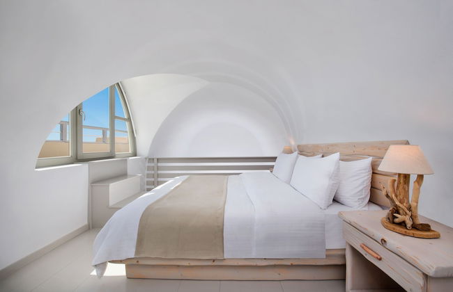 Theano Cave Suites & Villas - Photo 3