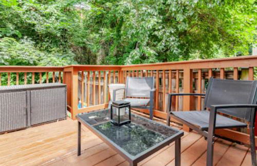 Stylish 3BR Townhouse with Backyard,and Easy Parking - Photo 67