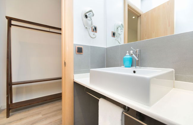 AinB Las Ramblas Colón Apartments - Foto 27